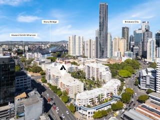 TOP FLOOR CATHEDRAL PLACE APARTMENT WITH PANORAMIC CITY & POOL VIEWS