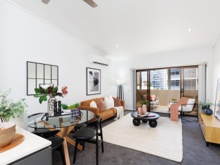 Classy top-floor apartment steps from James Street & Gasworks