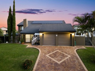 Quiet. Elevated. Renovated – End-of-Cul-de-Sac Living in one of Brisbane’s Favourite Suburbs