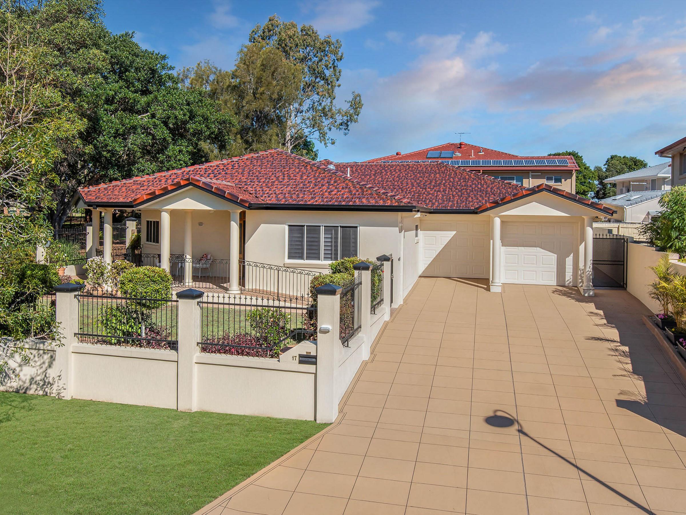 17 Hatherton Cr, Carindale, Queensland 4152 1051 JJ Macalino